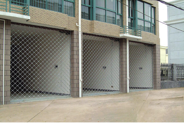 Plum-type stainless steel mesh door